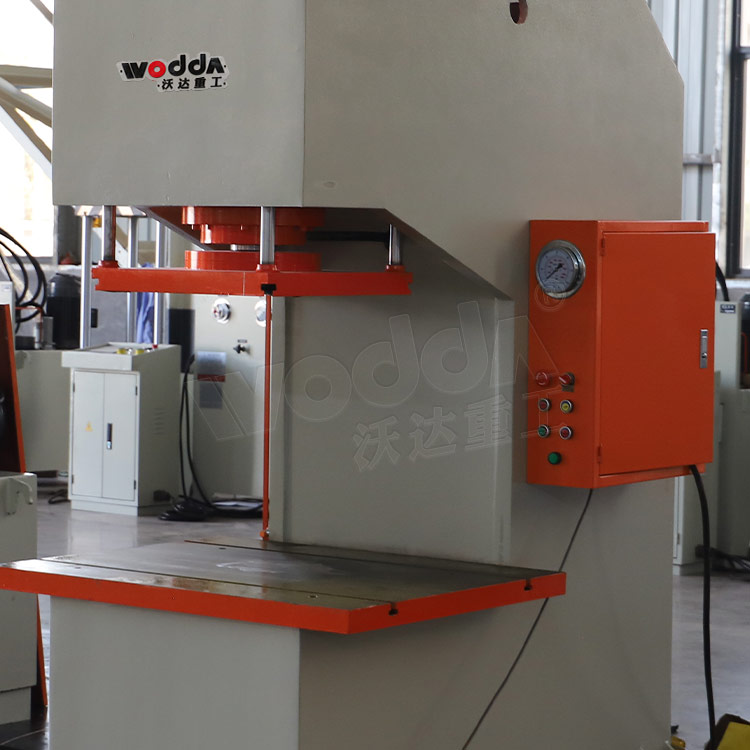 63噸(dūn)單柱液壓(yā)機工作台(tái) 63噸單柱液(ye)壓機工作(zuo)台