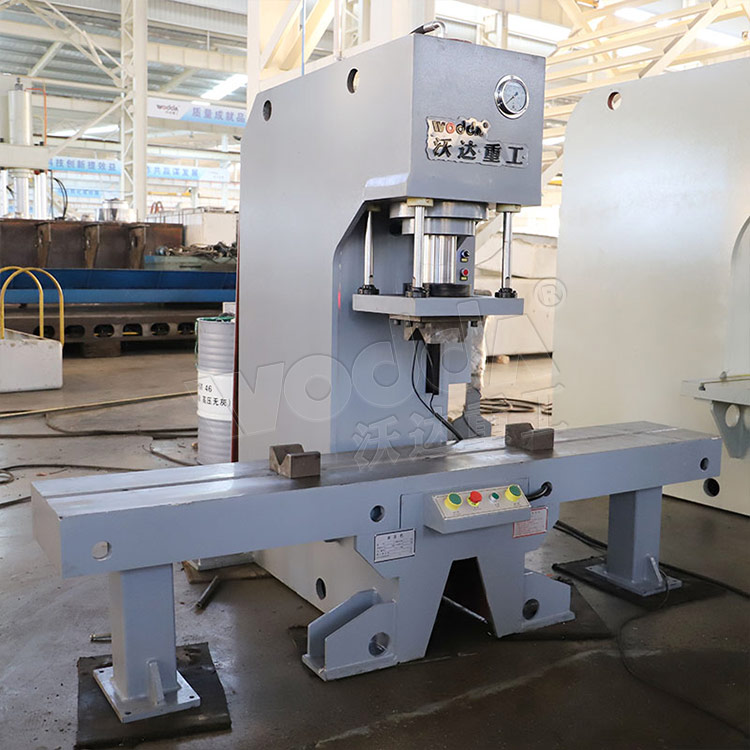 63噸(dūn)單臂長軸校(xiao)直液壓機 63噸(dun)單臂長軸校(xiào)直液壓機