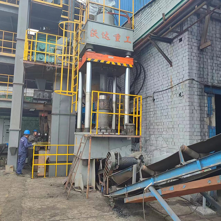 630噸全(quán)自動粉末(mo)液壓機 630噸(dun)全自動粉(fen)末液壓機(jī)