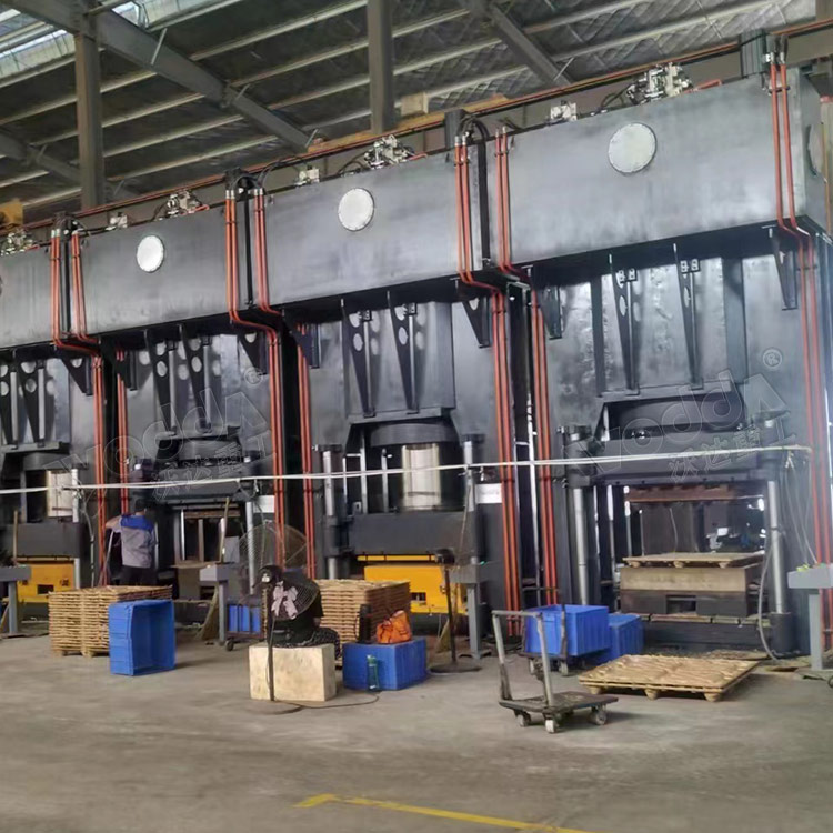 1800噸(dūn)龍門框式液壓機(jī) 1800噸龍門框式液壓(ya)機