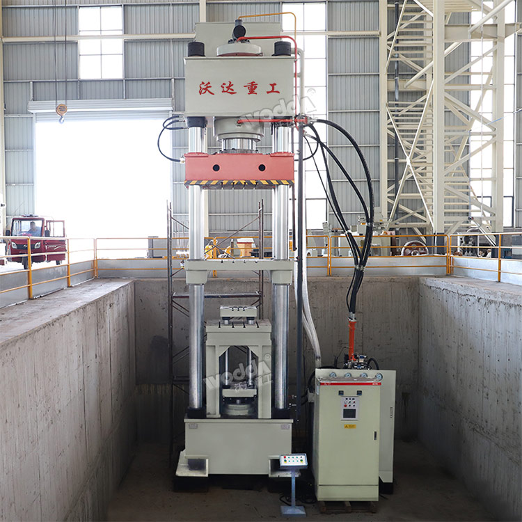 四梁(liang)四柱液(yè)壓機 四(sì)梁四柱(zhù)液壓機(ji)