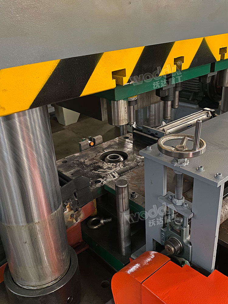 沖壓錨(máo)杆托盤模(mó)具 沖壓錨(máo)杆托盤模(mó)具