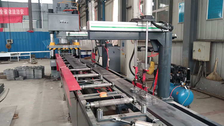 500噸全自(zì)動錨杆托(tuō)盤生産線(xian).jpg 500噸全自動(dong)錨杆托盤(pan)生産線.jpg