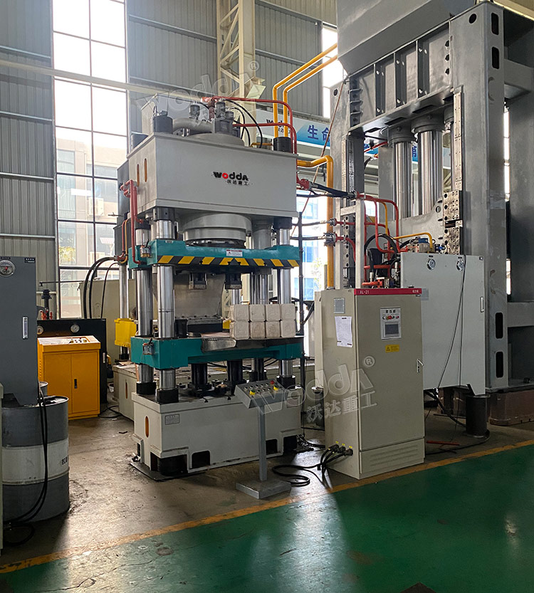 630噸(dun)牛羊舔磚(zhuan)液壓機 630噸(dūn)牛羊舔磚(zhuān)液壓機