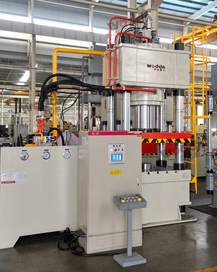 伺(si)服800噸三梁(liáng)四柱液壓(yā)機 伺服800噸(dūn)三梁四柱(zhu)液壓機