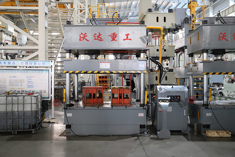 200噸四柱液(yè)壓機 200噸四(sì)柱液壓機(jī)