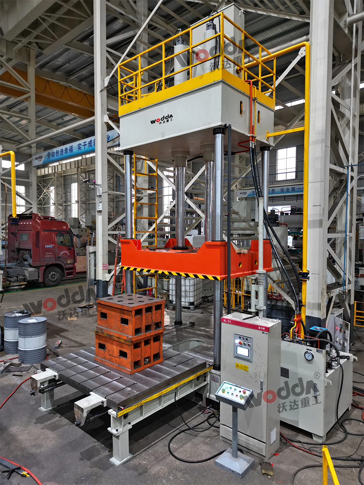 200噸四柱液(ye)壓機 200噸四(sì)柱液壓機(ji)