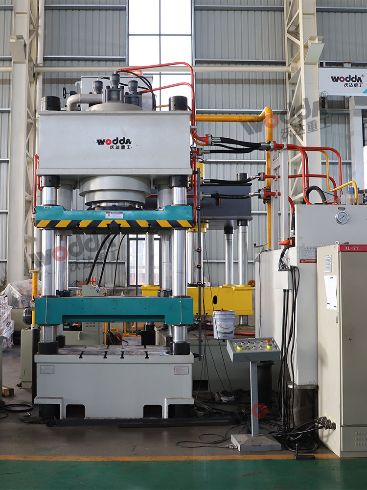 630噸牛羊(yáng)舔磚液壓機(jī)車間試機 630噸(dun)牛羊舔磚液(ye)壓機車間試(shì)機