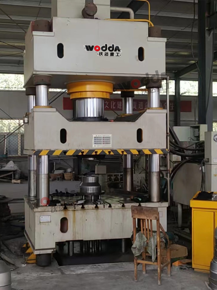 500噸(dūn)不鏽鋼白酒桶(tǒng)封頭拉伸機