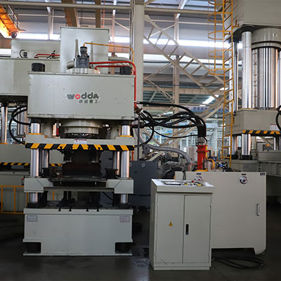 400噸牛羊舔(tian)磚液壓機(ji)_400噸鹽磚機(jī)