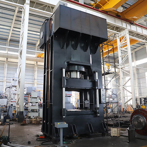 1800噸龍(lóng)門框架式(shi)液壓機-木(mù)屑托盤壓(yā)制設備