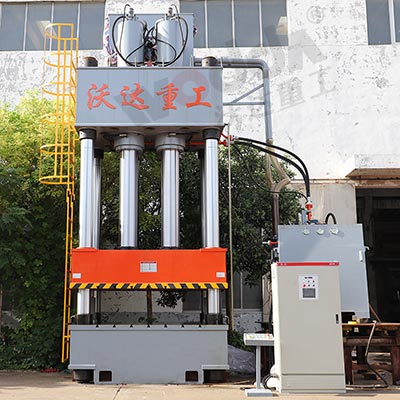 1500噸液壓機(ji)_1500噸三梁四柱液壓(ya)機
