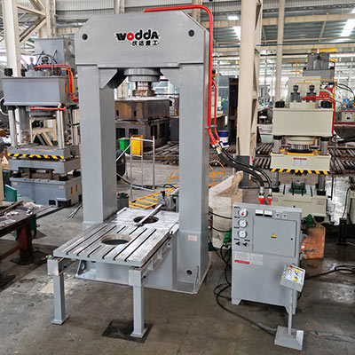 315噸電機軸(zhou)承壓裝液(ye)壓機-315噸龍(long)門式液壓(ya)機