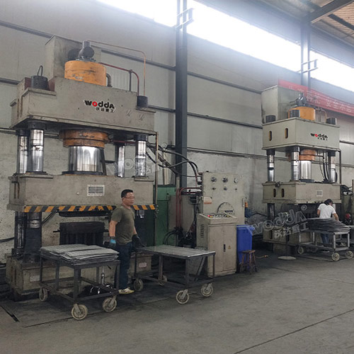 不鏽(xiù)鋼地溝蓋(gai)闆成型液(yè)壓機