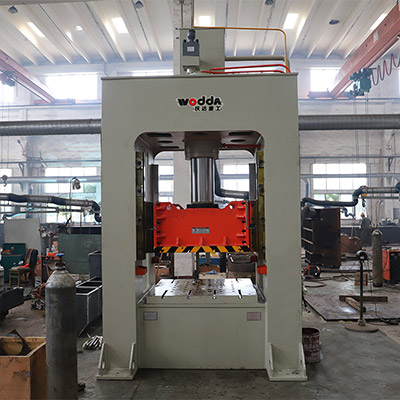 200噸框(kuang)架式薄闆拉(la)伸液壓機