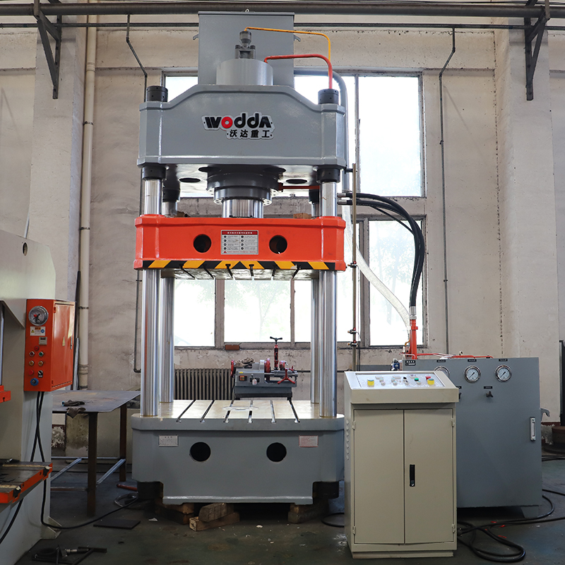 國标315噸三(sān)梁四柱液壓機-315噸(dun)液壓機