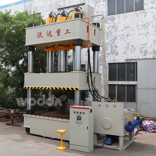 1800T三(sān)梁四柱液(ye)壓機