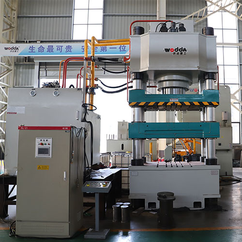 800噸牛(niú)羊舔磚液(yè)壓機_20公斤(jīn)鹽磚液壓(ya)機